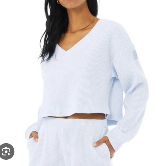 LIKE NEW ALO Muse V-Neck Pullover, Blue Skies, size XS - Picture 3 of 3